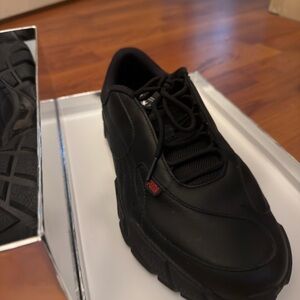 Puma Men's Black and Red Sneakers